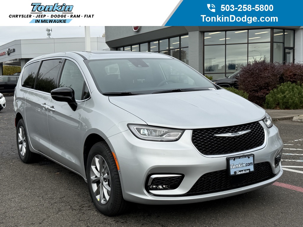 2026 Chrysler Pacifica Select's photo