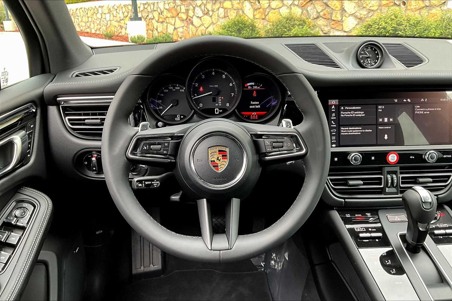 2026 Porsche Macan T photo 13