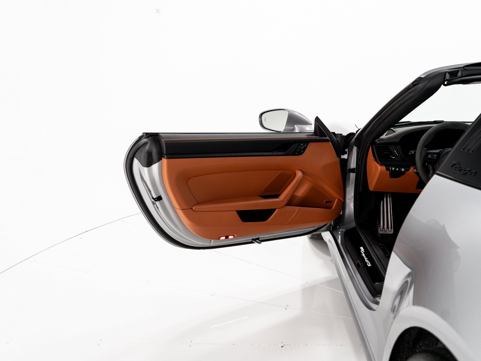 2025 Porsche 911 Targa 4 GTS photo 18