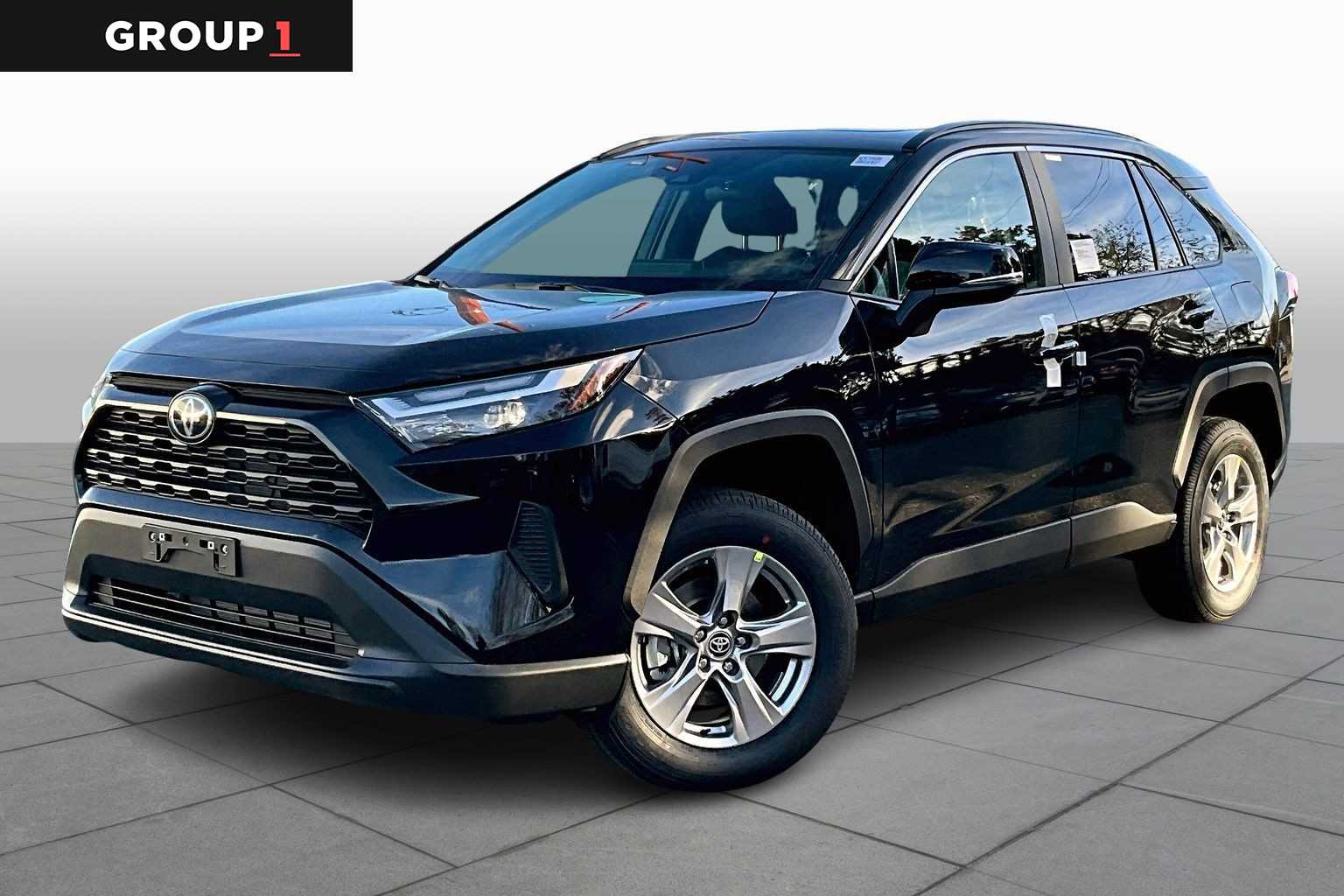 2025 Toyota RAV4 XLE's photo