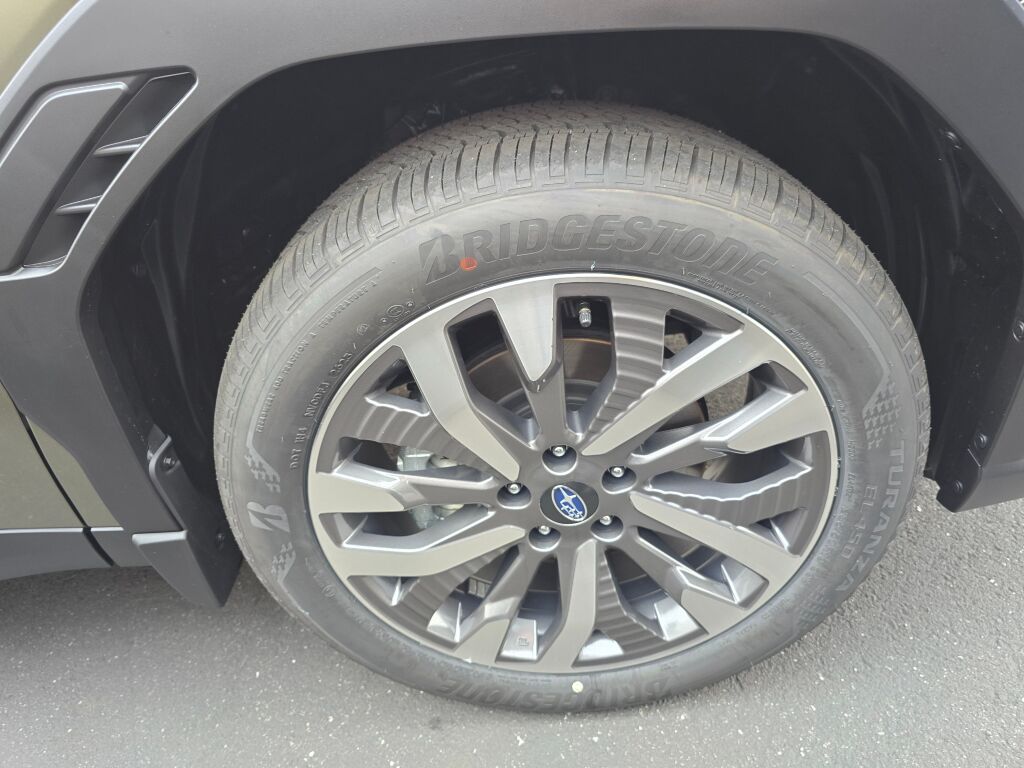 2025 Subaru Forester Touring photo 3