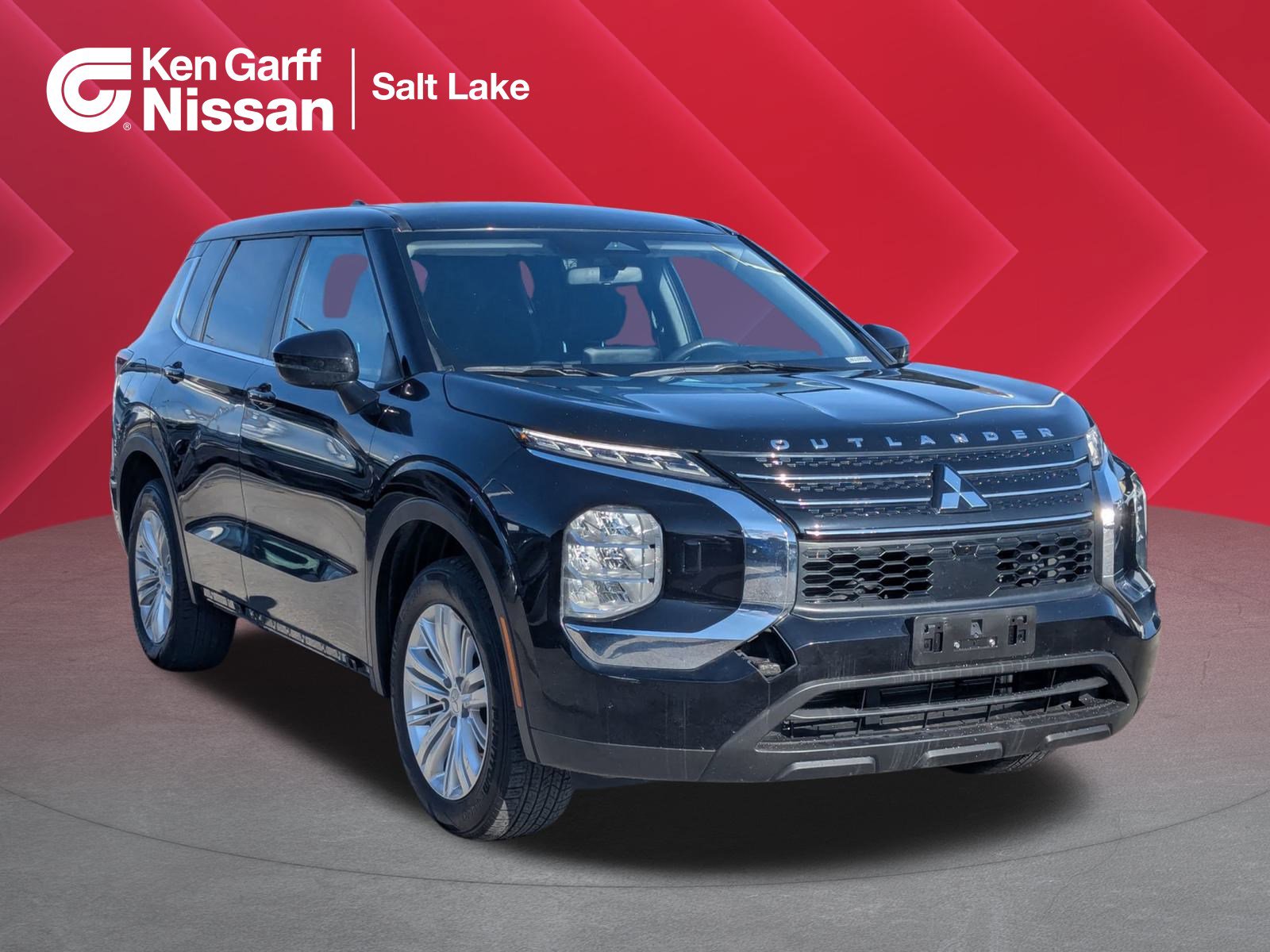 2023 Mitsubishi Outlander ES's photo