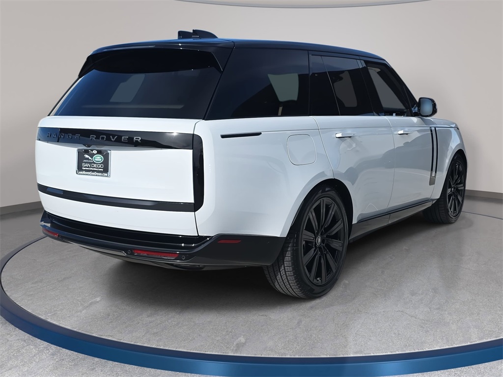 2025 Land Rover Range Rover SE photo 3