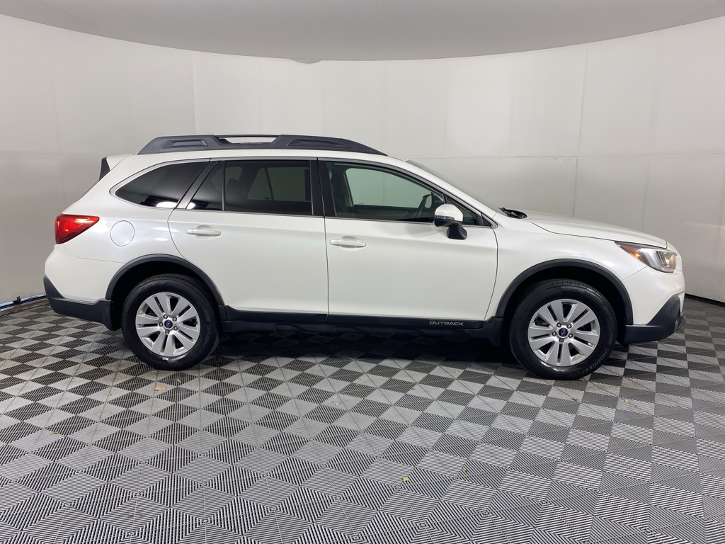 2019 Subaru Outback 2.5i Premium photo 10