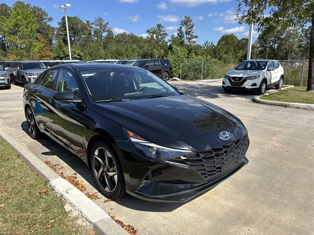 2023 Hyundai Elantra SEL Convenience photo 3