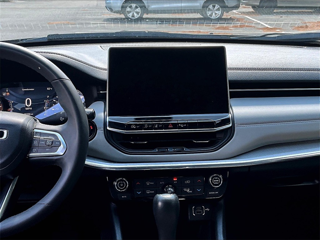2023 Jeep Compass Limited photo 18