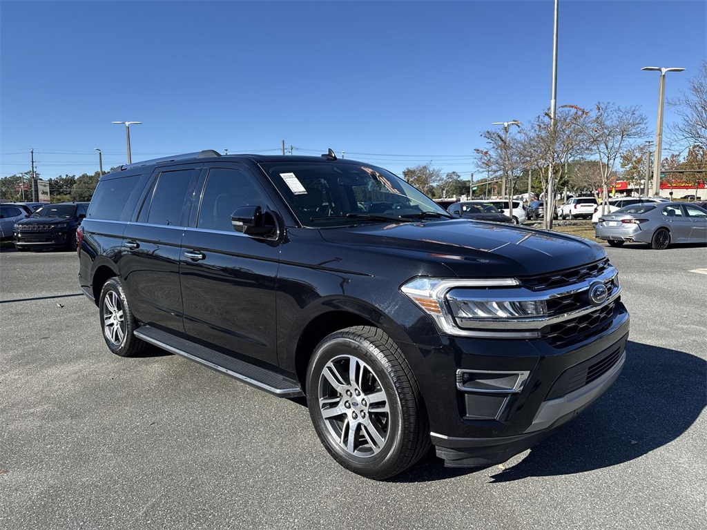 2023 Ford Expedition Limited's photo