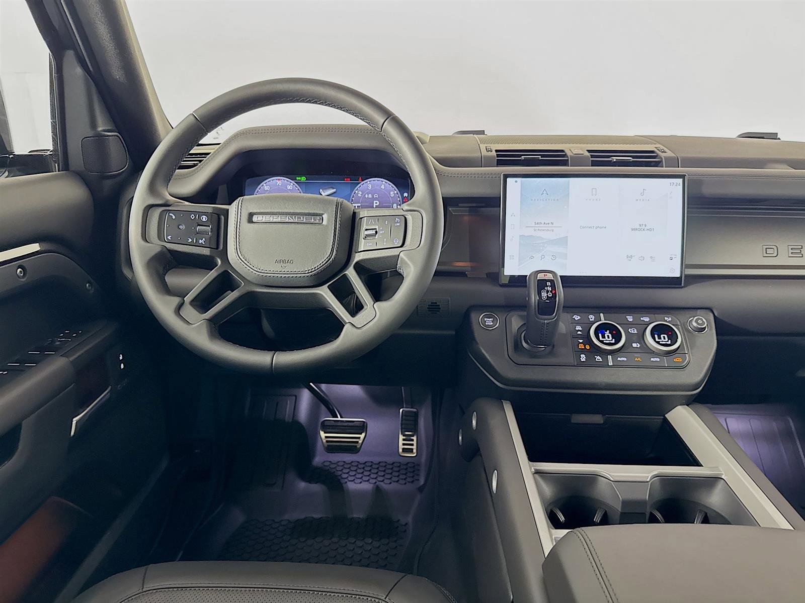 2025 Land Rover Defender 110 photo 24