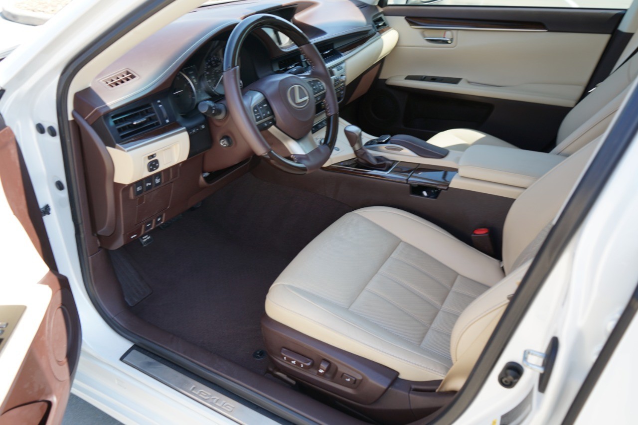 2017 Lexus ES 350 photo 13