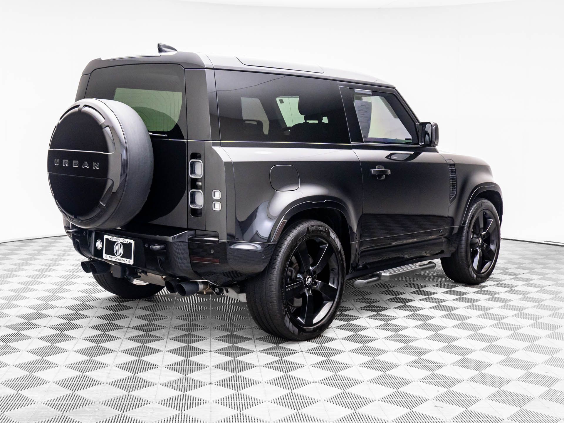 2024 Land Rover Defender 90 V8 photo 3