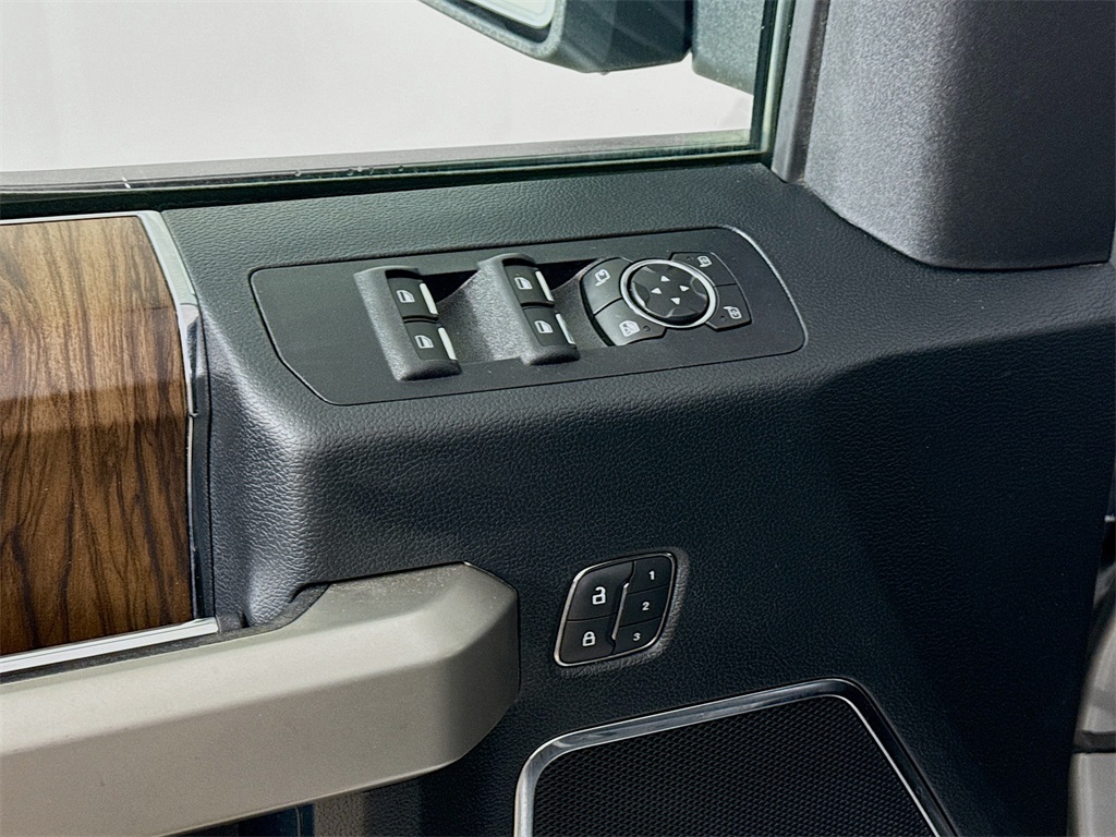 2020 Ford F-150 Lariat photo 18
