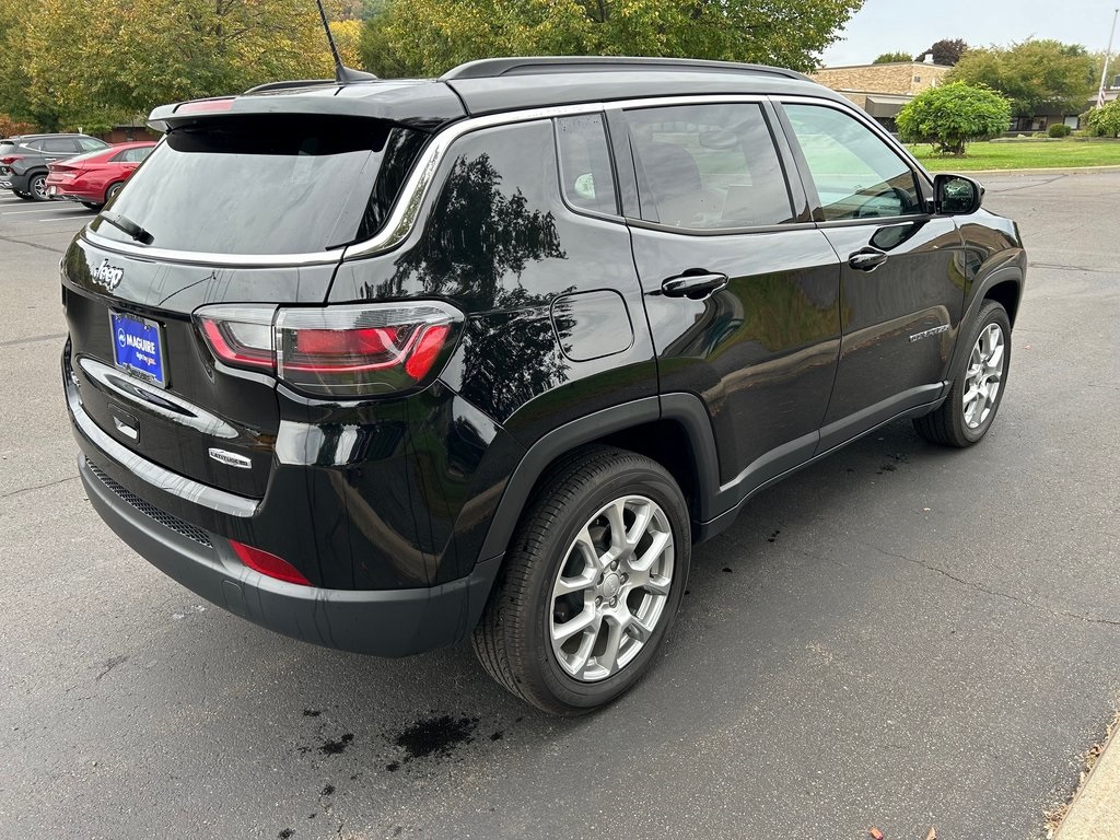 2024 Jeep Compass Latitude Lux photo 4