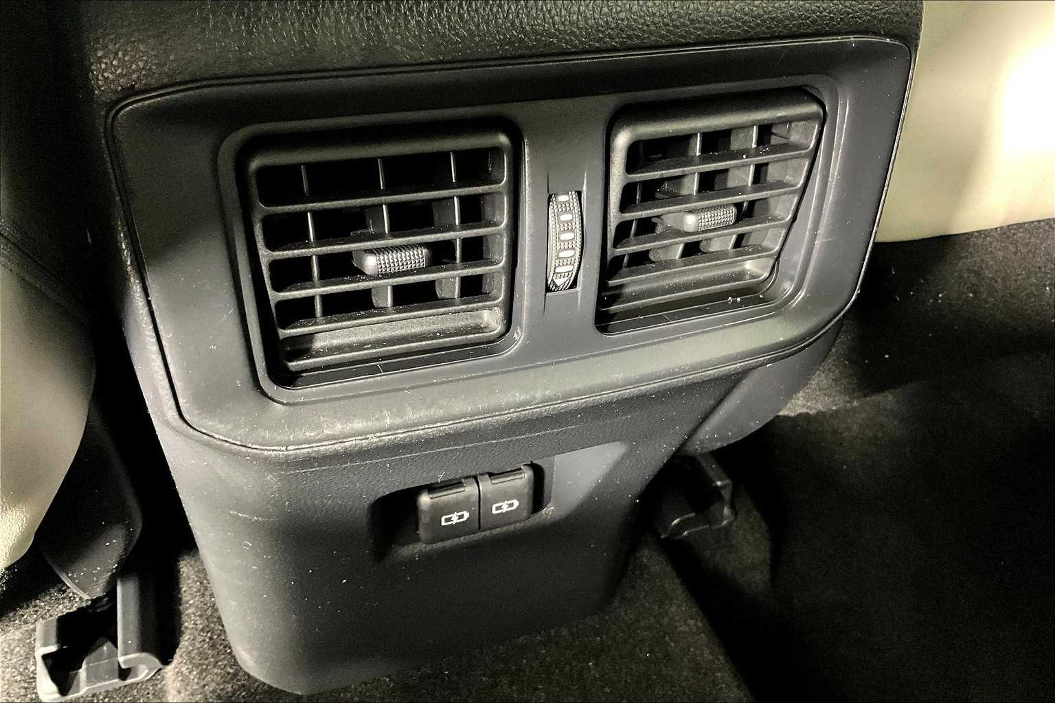 2023 Toyota RAV4 XLE Premium photo 28