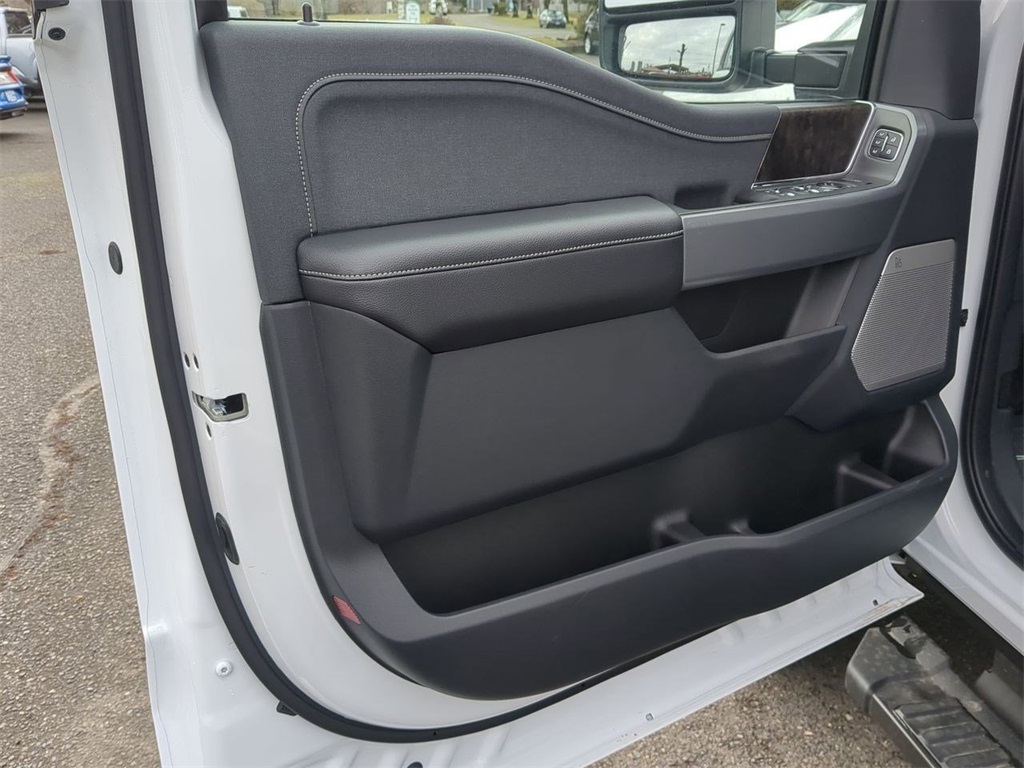 2024 Ford F-350 Lariat photo 10