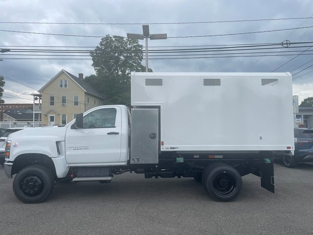 2025 Chevrolet Silverado 6500HD Work Truck photo 2