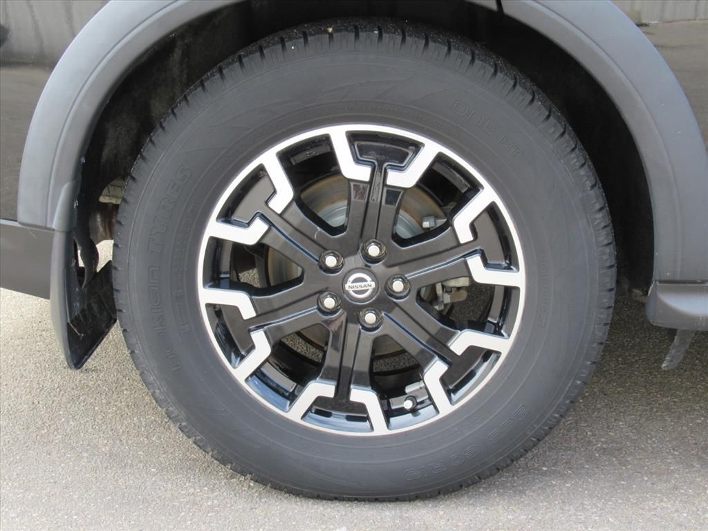 2020 Nissan Pathfinder SV photo 3