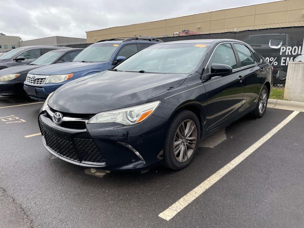 2016 Toyota Camry SE photo 2