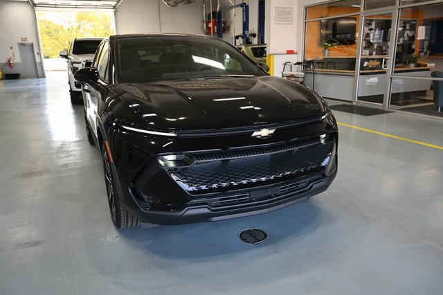 2026 Chevrolet Equinox LT photo 2