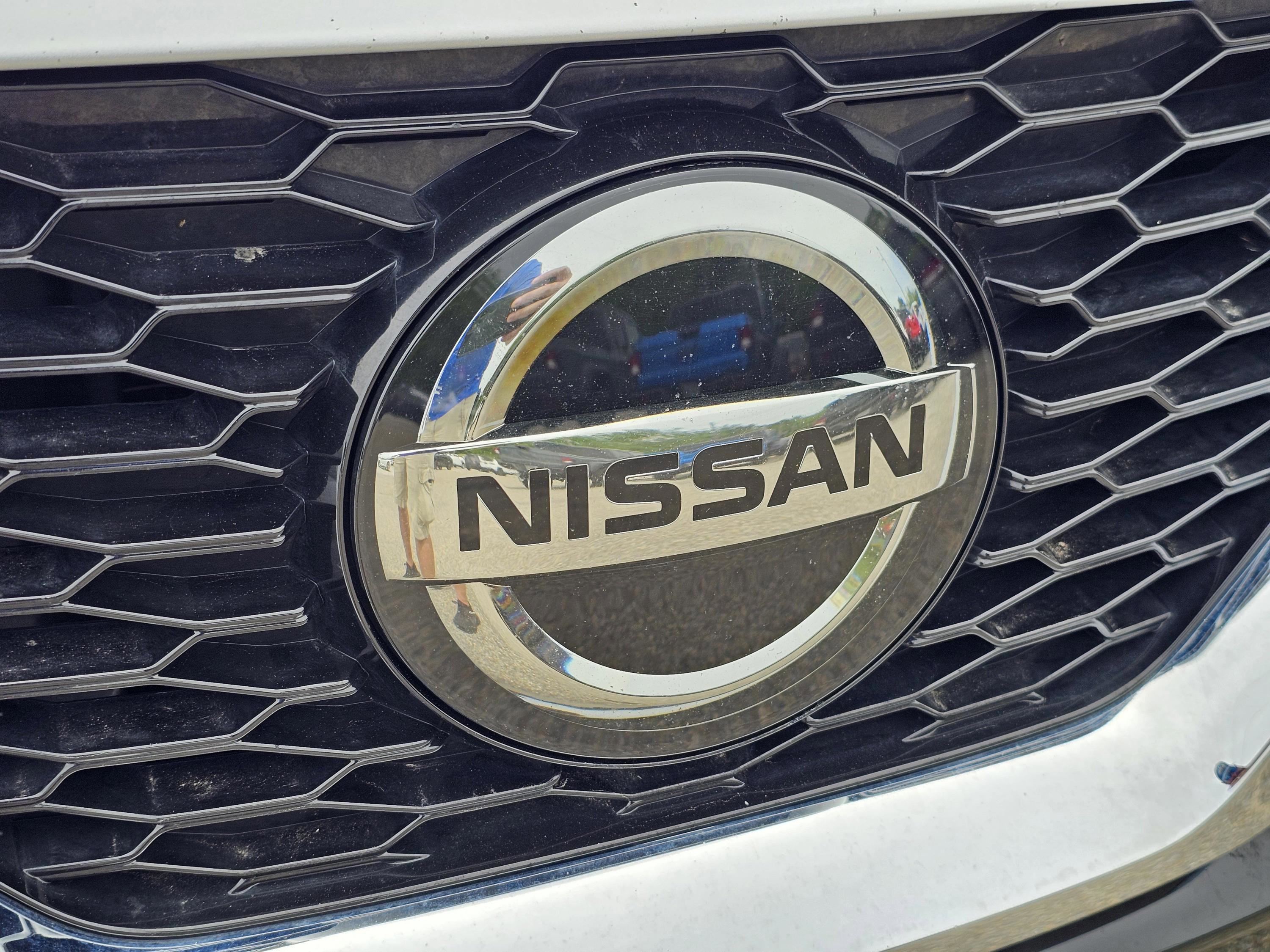 2022 Nissan Rogue Sport SV photo 3