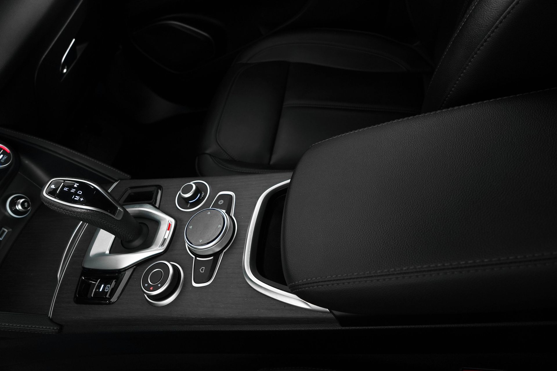 2022 Alfa Romeo Stelvio Ti photo 24