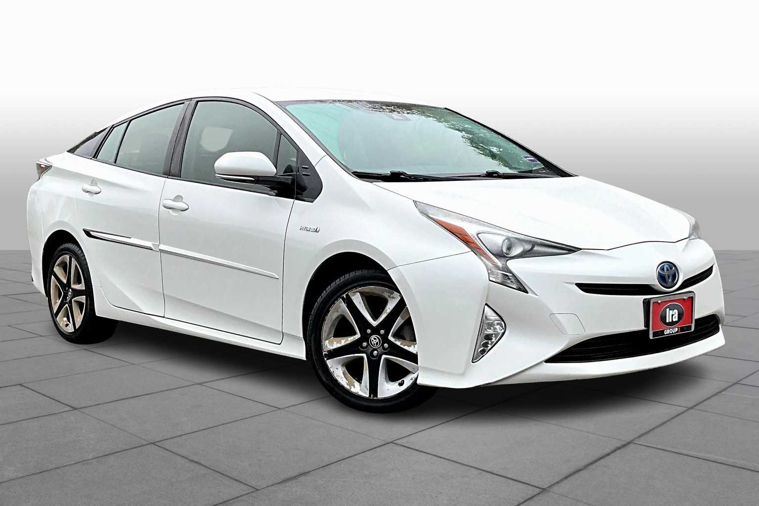 2016 Toyota Prius Three Touring photo 2
