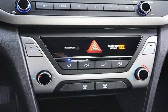 Used 2018 Gray Hyundai SE image 21