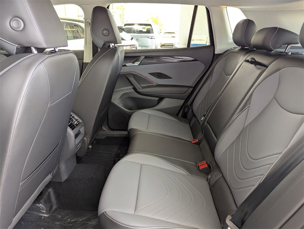 2025 Volkswagen Tiguan SE photo 13