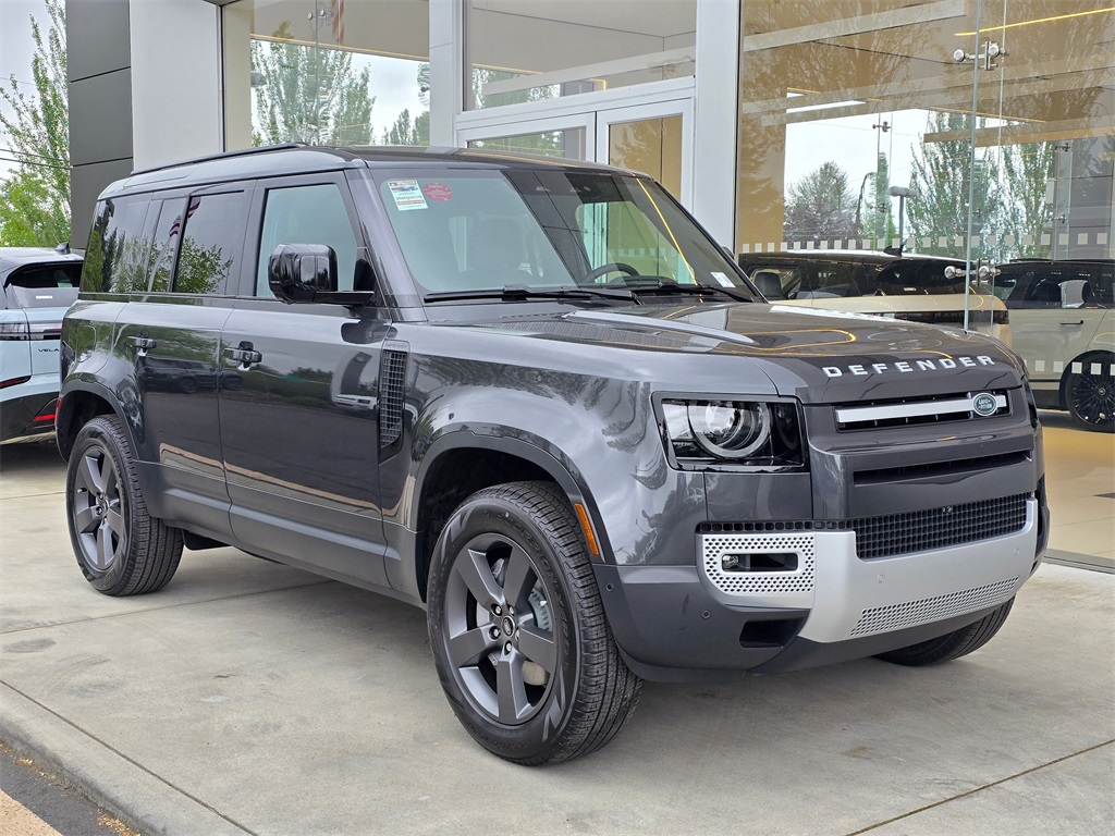 2025 Land Rover Defender 110 S photo 8