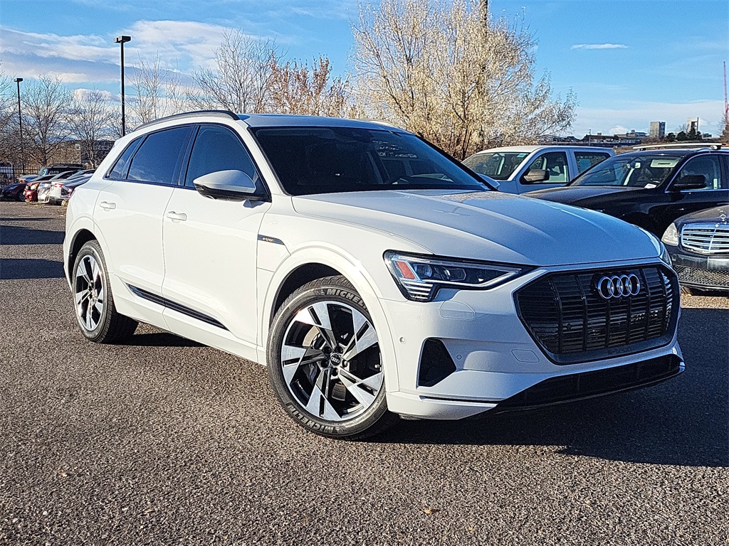 2021 Audi e-tron Premium photo 2