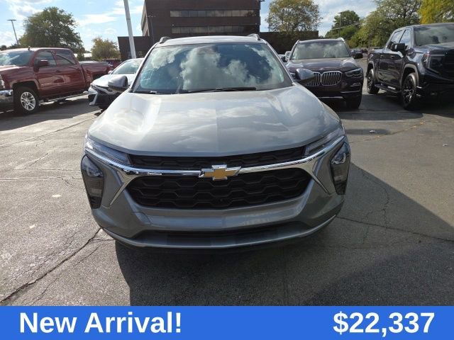 2025 Chevrolet Trax LT photo 9