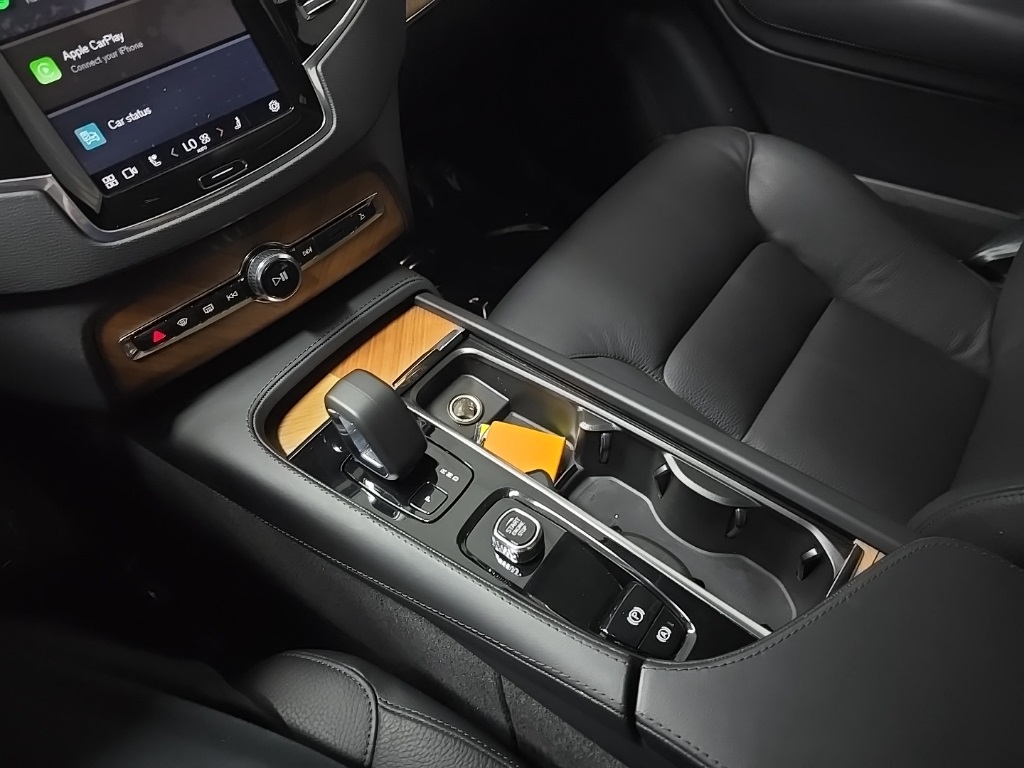2024 Volvo XC90 B5 Plus photo 26