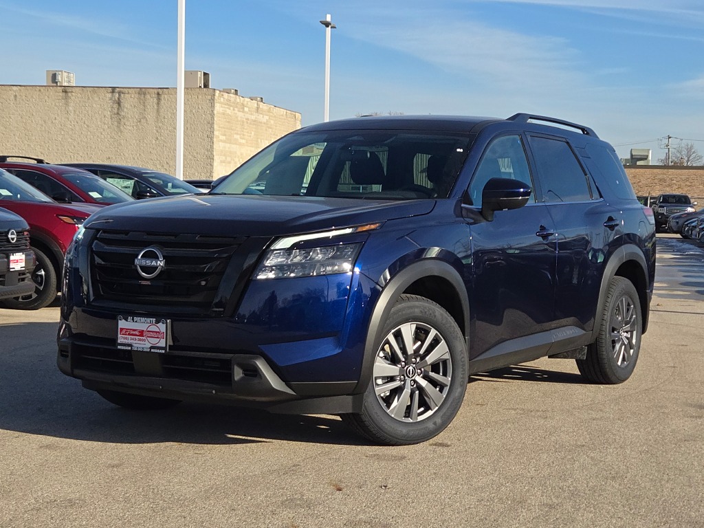 2025 Nissan Pathfinder SV's photo