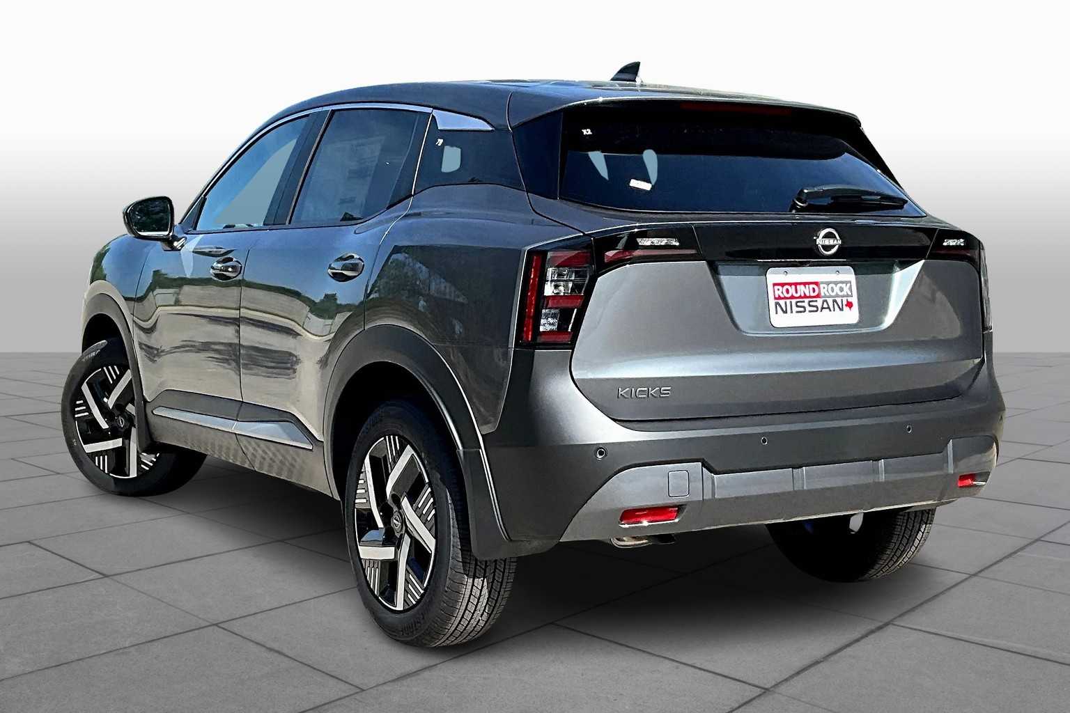2025 Nissan Kicks SV photo 7