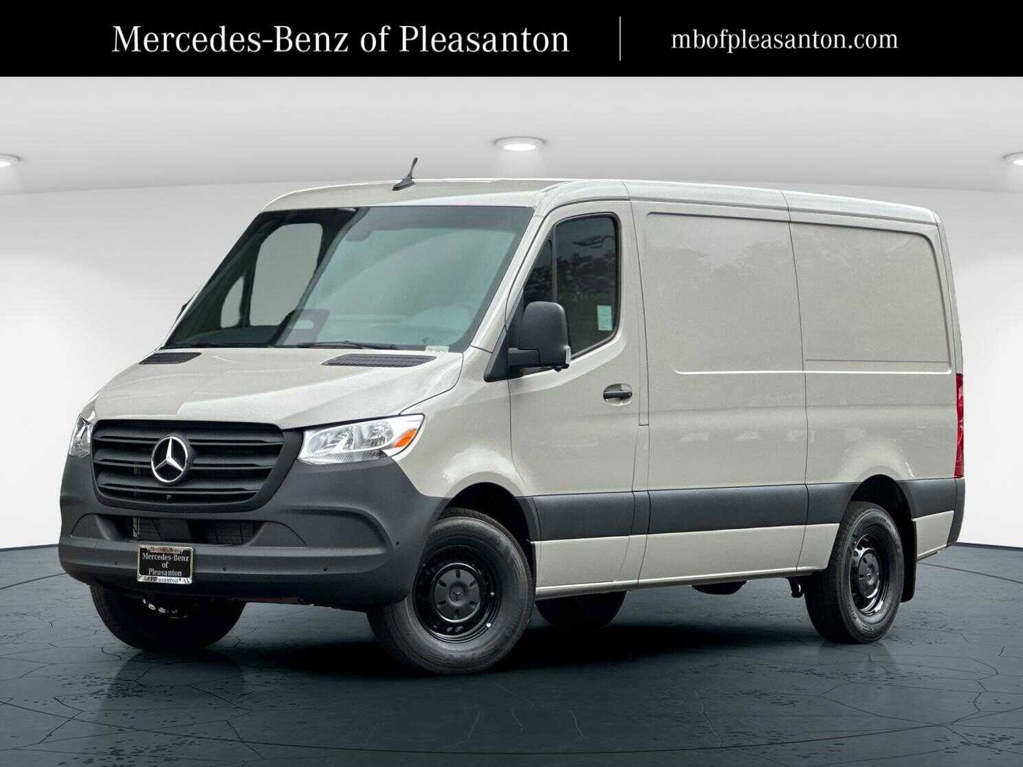 2026 Mercedes-Benz Sprinter Cargo Van Base's photo