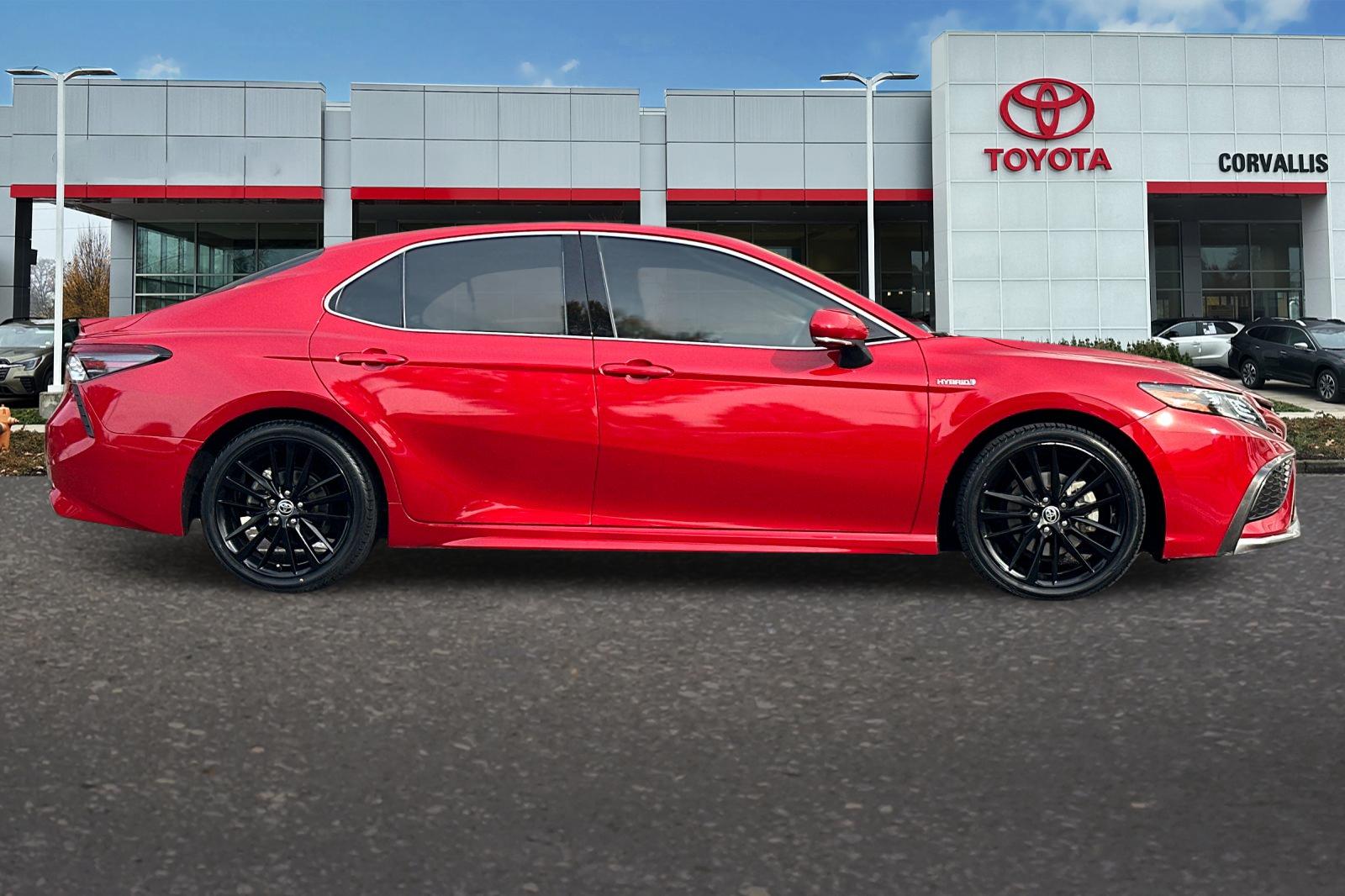 2021 Toyota Camry Hybrid XSE photo 2