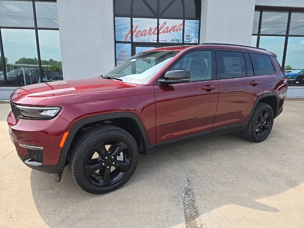 2025 Jeep Grand Cherokee Limited photo 2