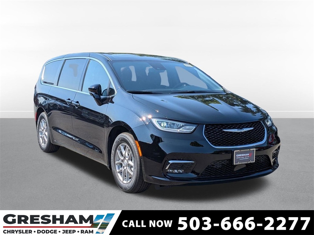 2026 Chrysler Pacifica Select's photo