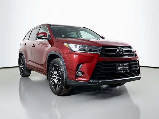 2017 Toyota Highlander SE's photo