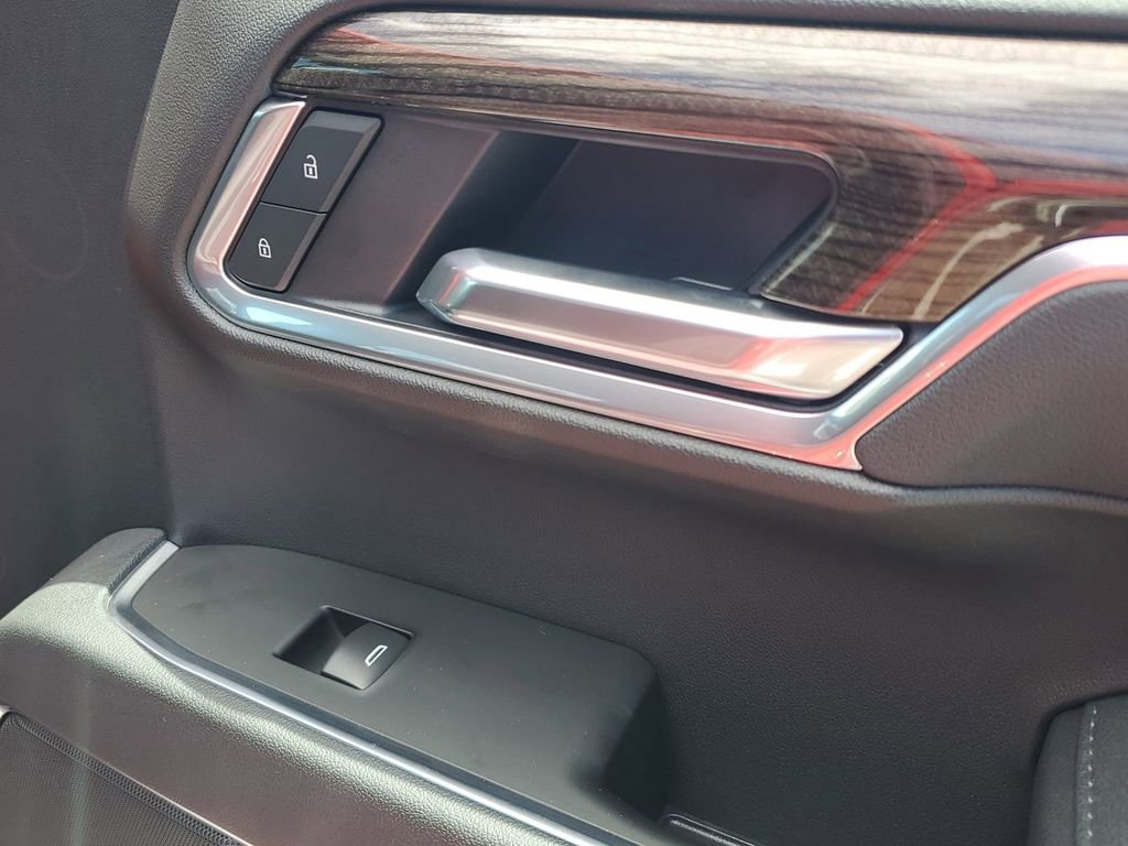 2025 Chevrolet Silverado 1500 LT photo 45