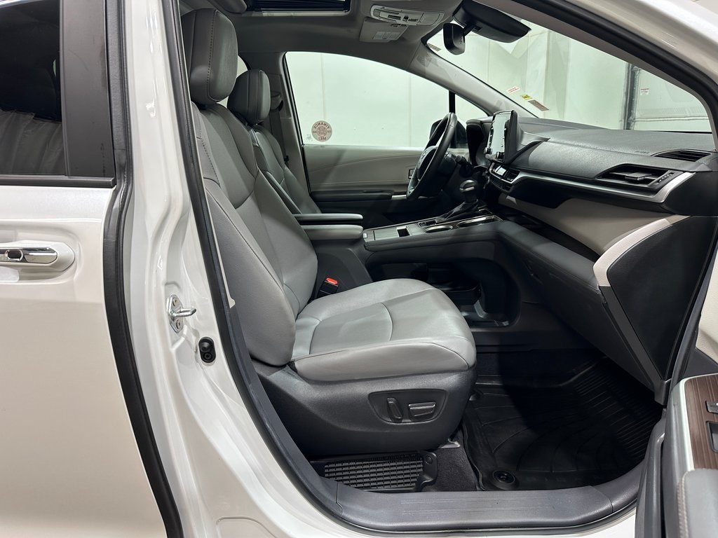 2024 Toyota Sienna XLE photo 26