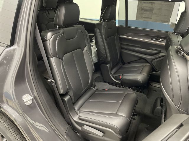 2025 Jeep Grand Cherokee Limited photo 32