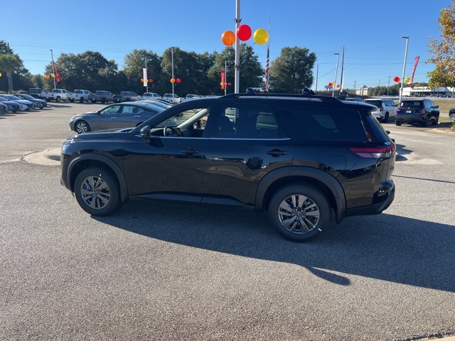 2025 Nissan Pathfinder SV photo 4