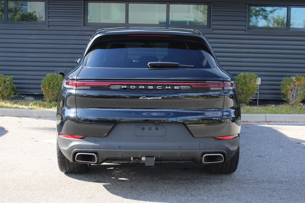 2025 Porsche Cayenne Base photo 3
