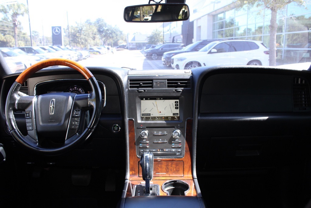 2016 Lincoln Navigator Select photo 26