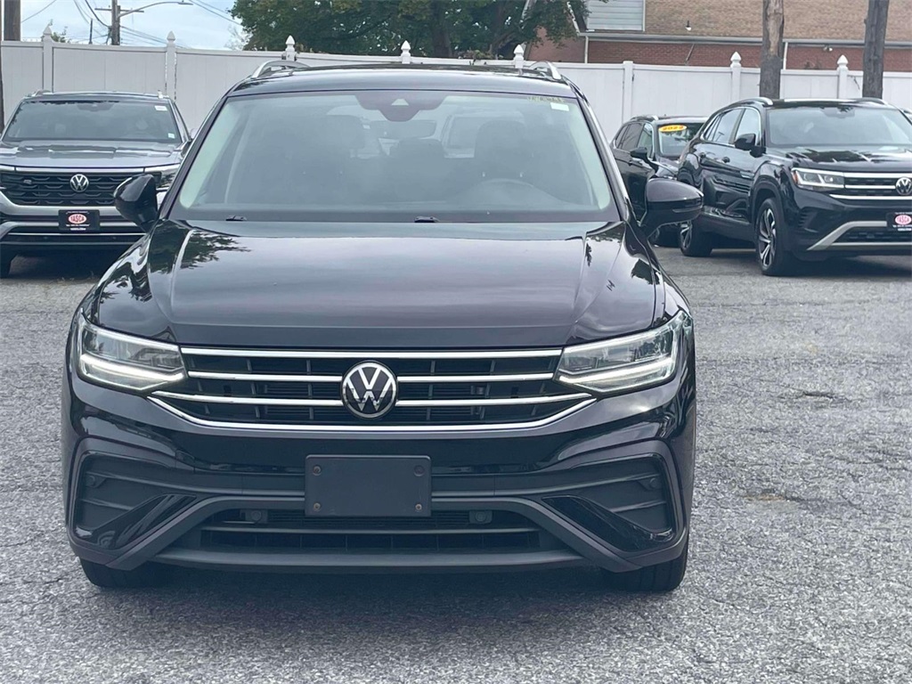 2022 Volkswagen Tiguan SE photo 2