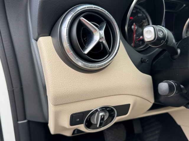2018 Mercedes Benz CLA 250 photo 19