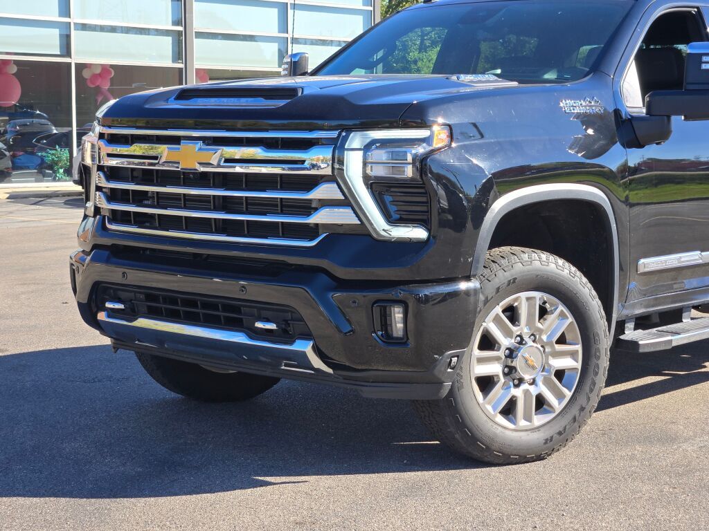 2024 Chevrolet Silverado 2500HD High Country photo 2