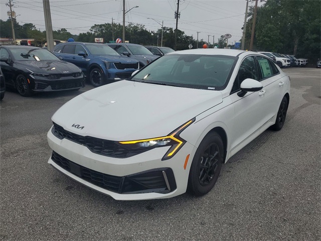 2025 Kia K5 LXS photo 4