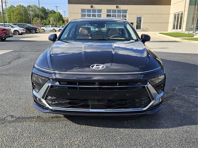 2025 Hyundai Sonata Hybrid Limited photo 2