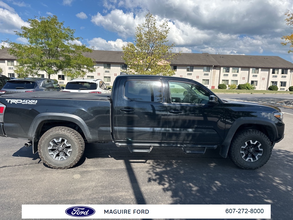 2023 Toyota Tacoma TRD Off-Road V6 photo 2